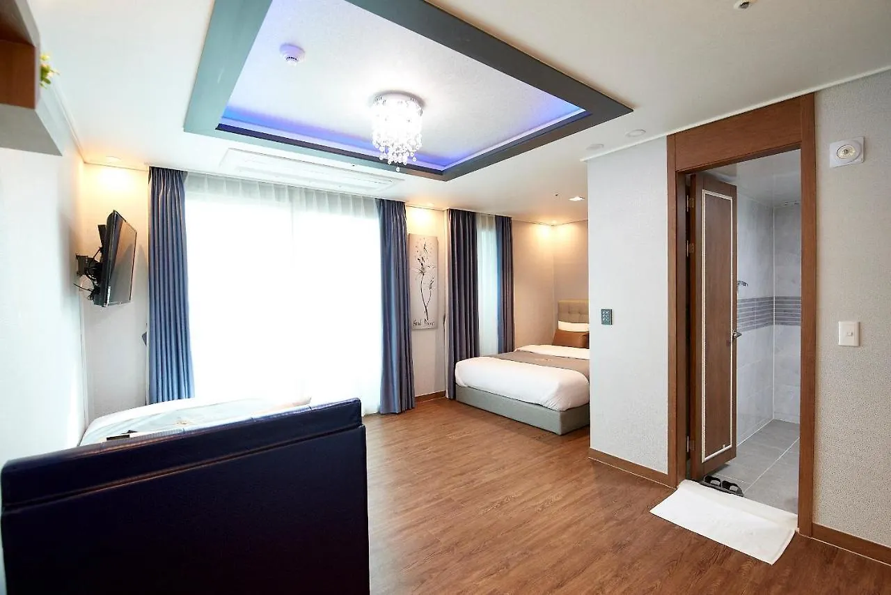 The Port Hotel Пусан 2*,