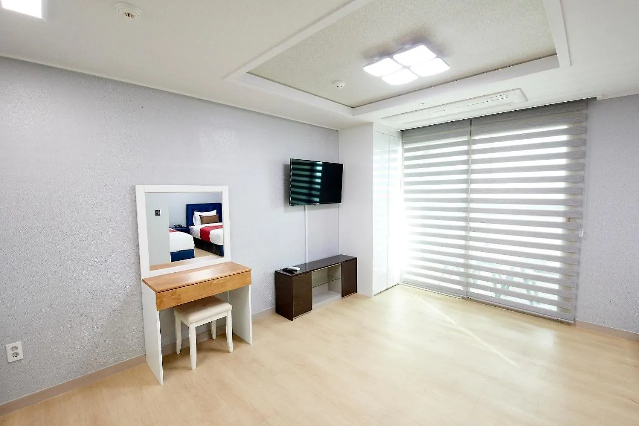The Port Hotel Busan 2*,