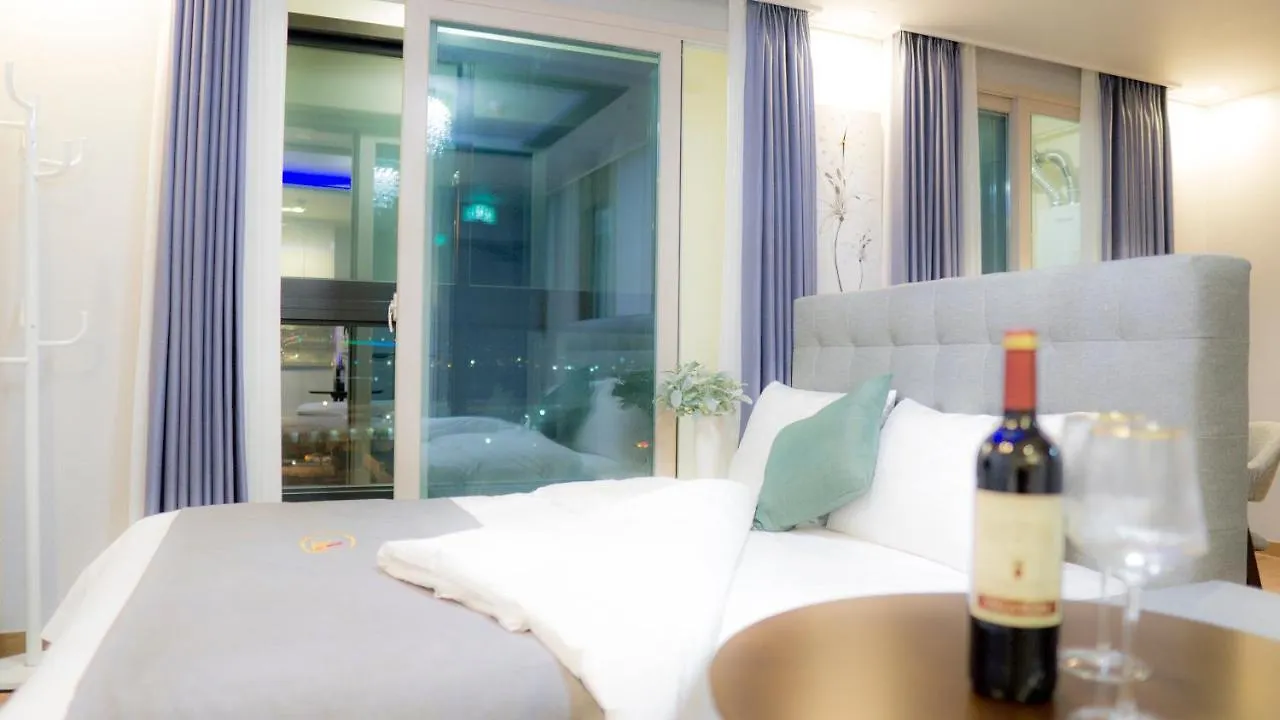 The Port Hotel Busan 2*,