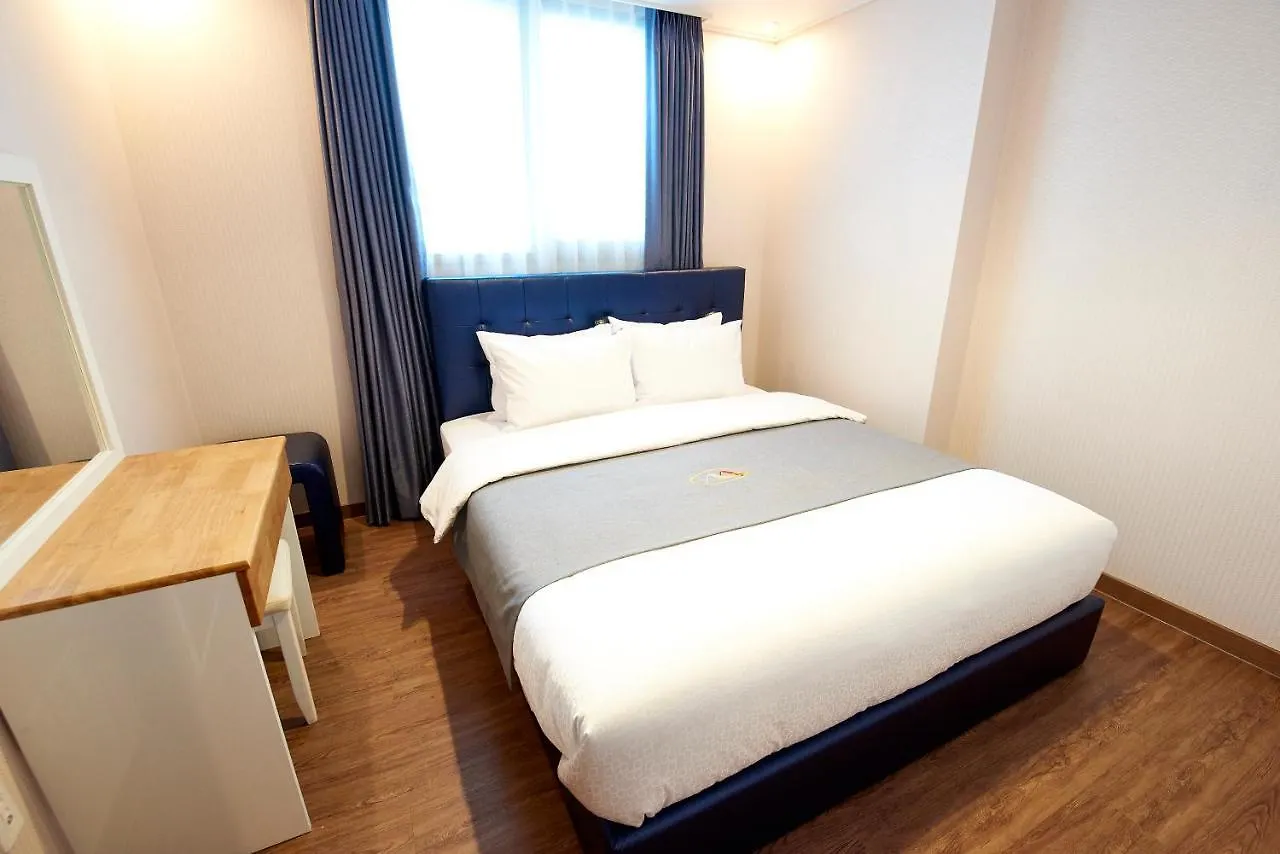 The Port Hotel Busan 2*,